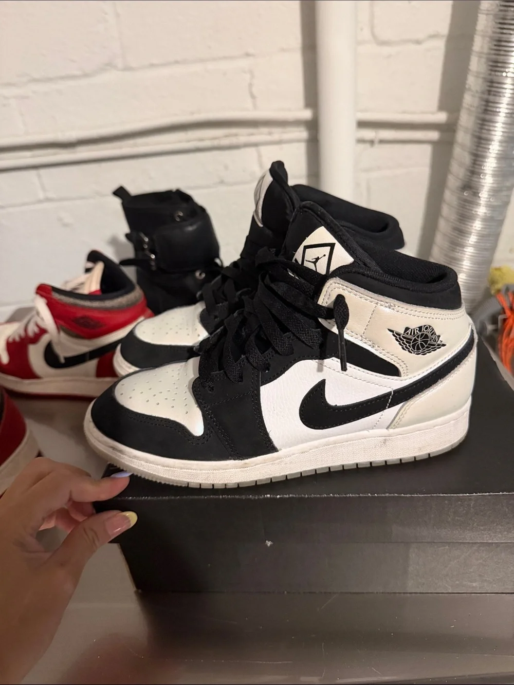 Jordan authentic mid